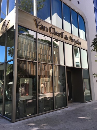 ヴァンクリーフの腕時計 定番人気モデル