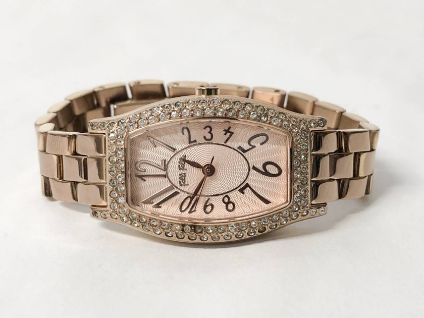 フォリフォリ 石修理+電池交換の修理料金の目安