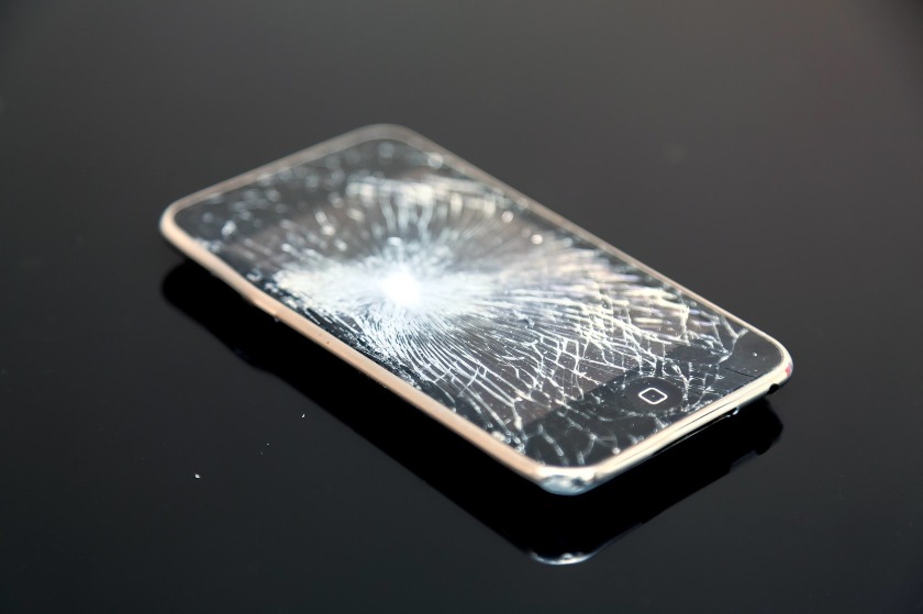 1.ディスプレイの傷を防げる