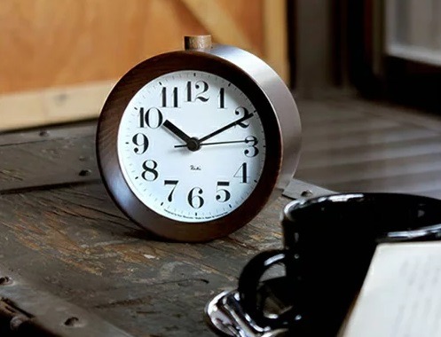 RIKI(渡辺力)の時計はシンプルで美しいデザインが魅力