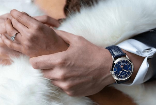 クラシックムーンフェイズIIはエレガンス&モダンを楽しめる腕時計