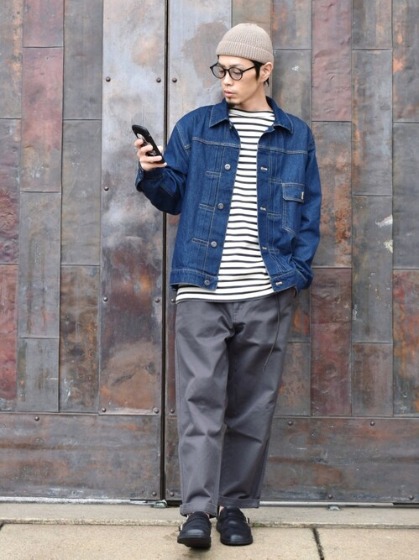 コーデ5：ブルー×グレーチノパン