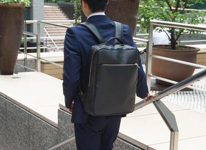 コツ3：フォーマル度が高いスクエア型