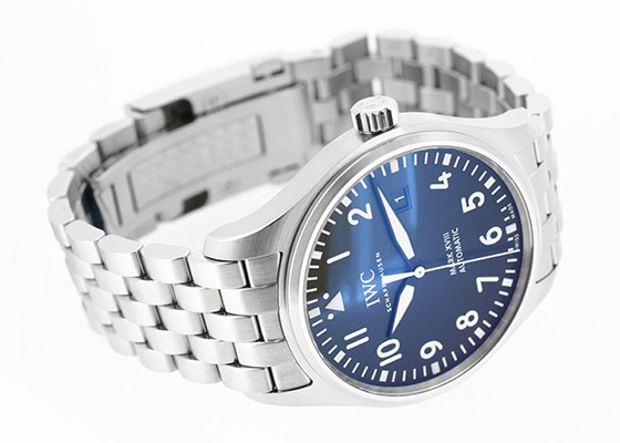 40mmのケースのわりに腕へのフィット感が高い