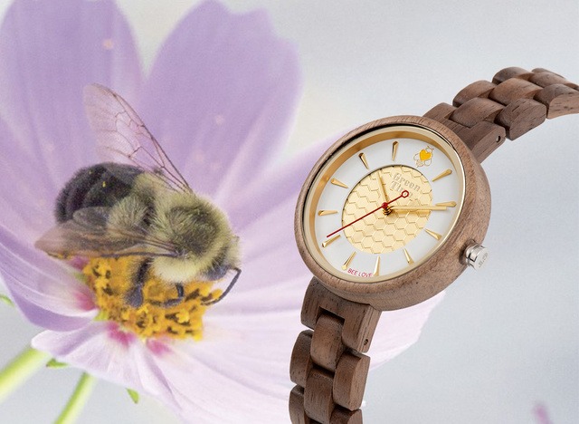 ①アレルギーの起きにくい木製時計