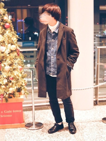 コーデ3：ブルーデニム×チェスターコート