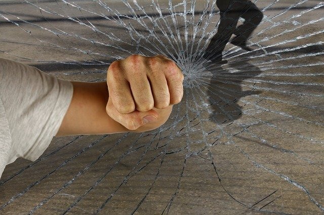 ②強い衝撃にも耐える構造