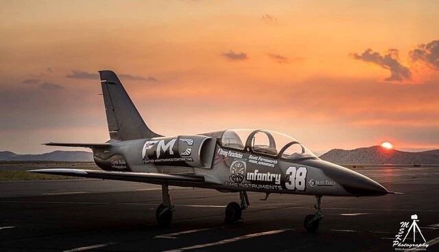 ①カナダ軍元戦闘機パイロットがデザイン