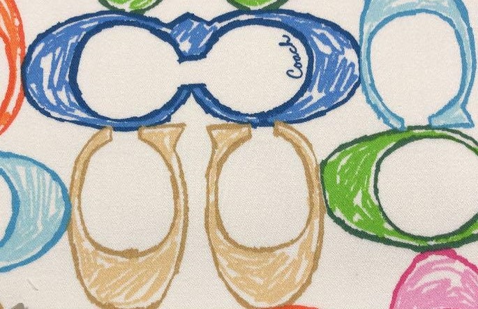 コーチのレディース人気腕時計選び方3.ロゴのデザインで選ぶ