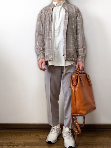 ④レザーリュック(メンズ)×ブラウンコーデ