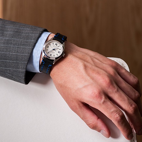 ②アイボリー×ブラック・グレー系