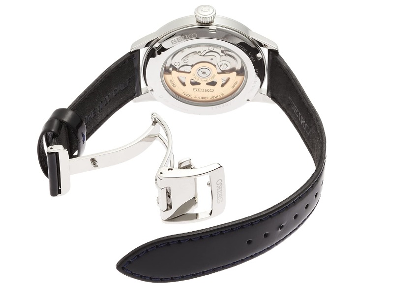 シースルーバックでメカを堪能