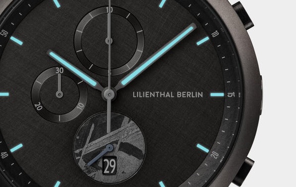 ②本物の隕石を使用した文字盤