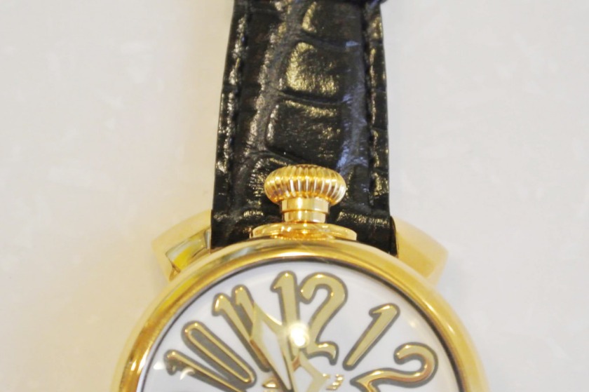 リューズの形の違い