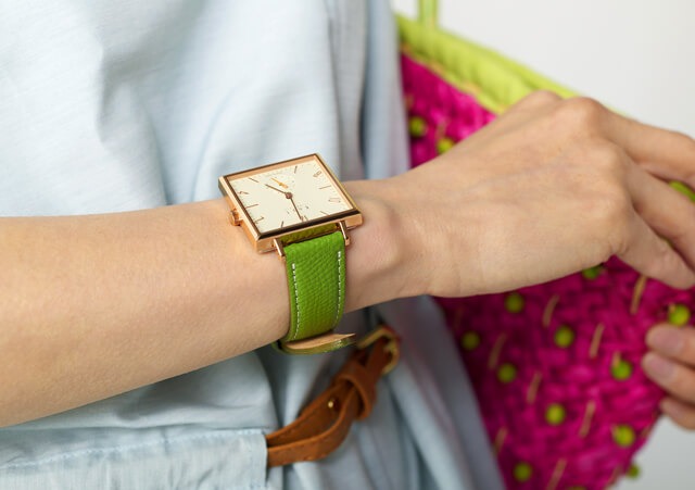 ①染色時に着色しやすくカラバリ豊富