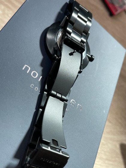 片開きバックルもしっかりとした作り