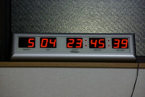 レトロでメカニカルなデザイン