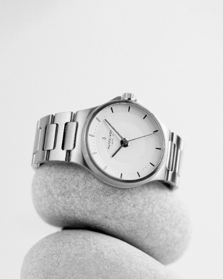 100年後も時を刻み続けるオートマティックを採用