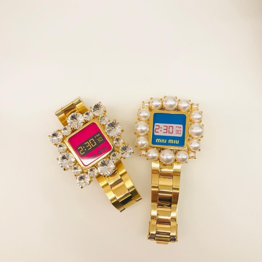 豪華なブレスレット風ウォッチが人気