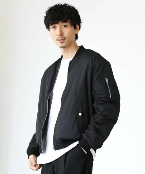 MA-1(黒)を取り入れたコーデでおしゃれに決めよう！