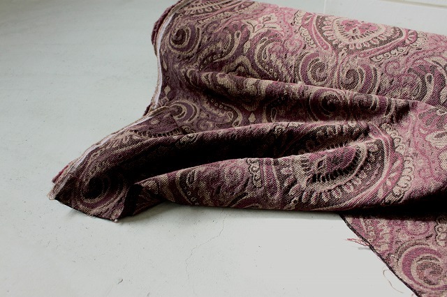 ①立体的な模様で高級感あり