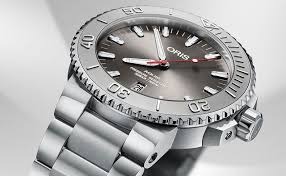 オリスはスイス生まれの時計