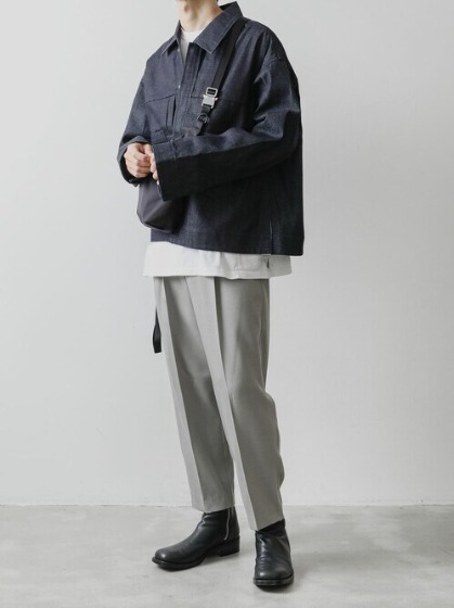 コーデ2：ブルー×白カットソー