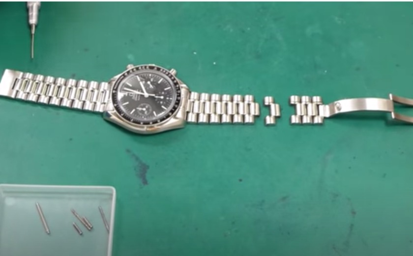 STEP2:ベルトの長さを確認しもう一箇所外す