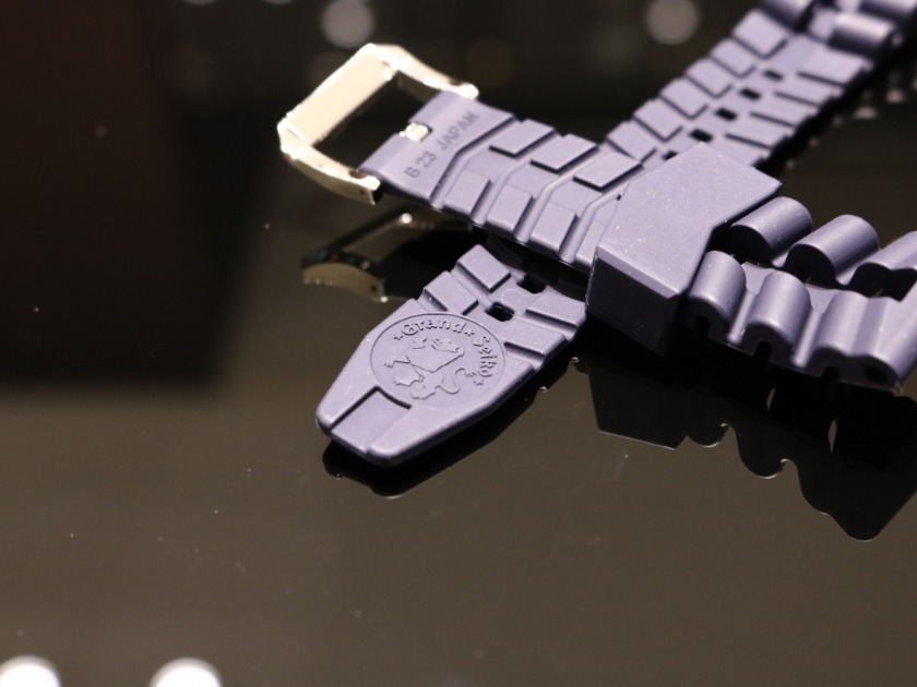 専用の強化モデルストラップはどう？