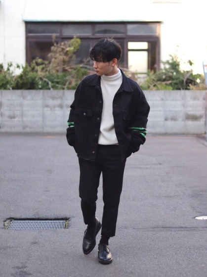 白・ベージュニット