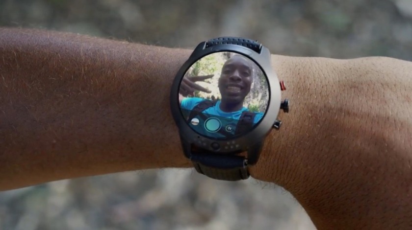 360度回転する高機能カメラ