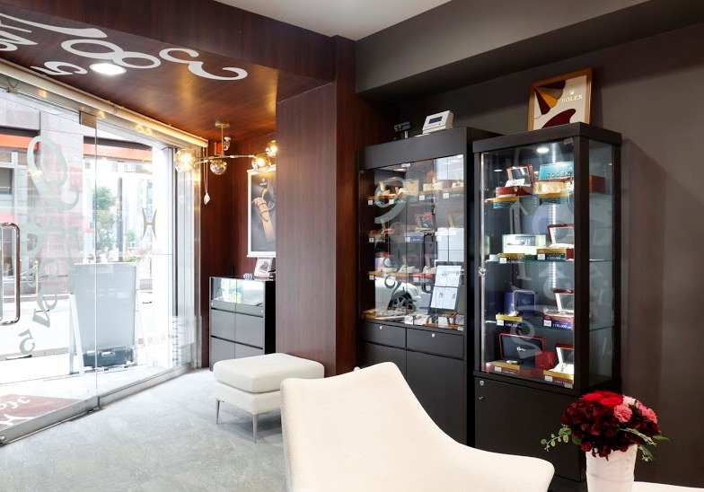 銀座のブライトリング修理店：時計修理工房 白金堂