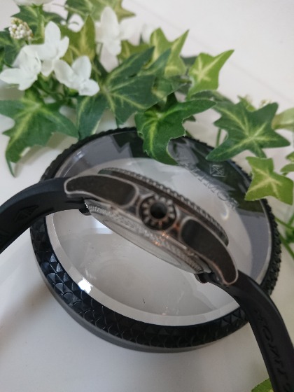 ブラックのスワロフスキーを使用したクールな竜頭