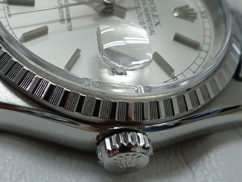 鏡面仕上げの時計は難易度が高い