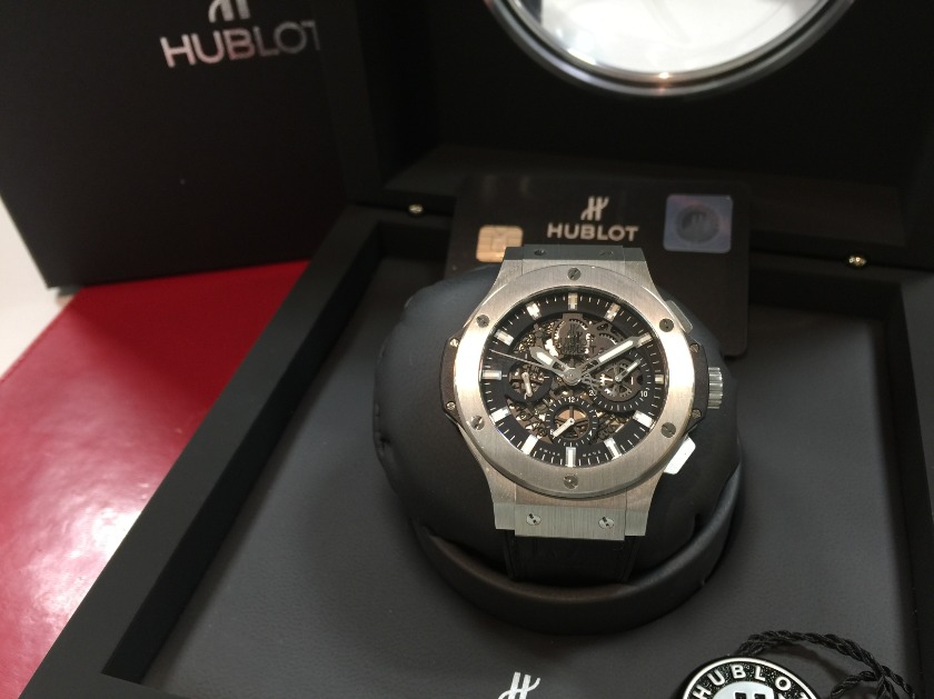 アエロバン(ウブロ)はメカ好きの人におすすめ