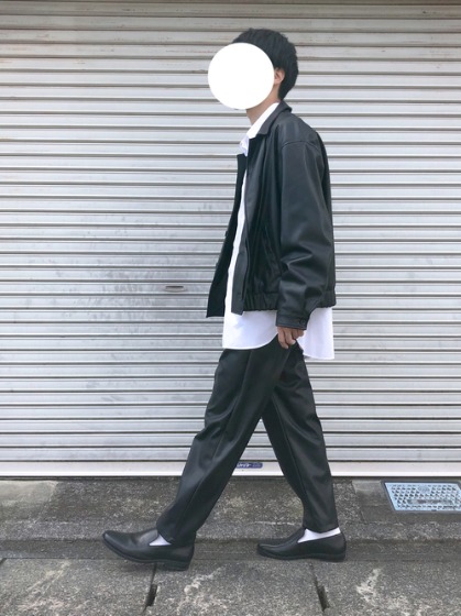 ①「キレイめシャツ」を合わせる