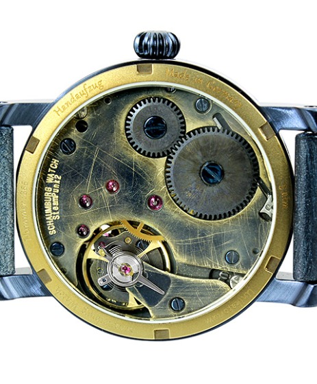 ETA社製をベースに独自改造したムーブメント