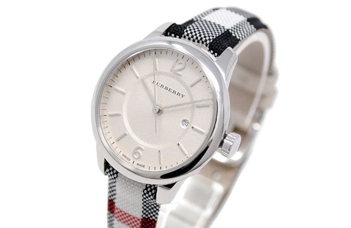 バーバリー(BURBERRY)のレディース腕時計②バーバリーらしさを強調されたものかどうか