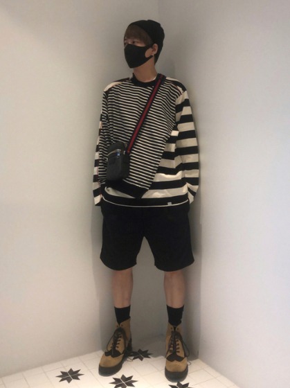 ③ハーフパンツ×ブラウンブーツ