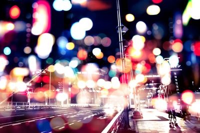 従来の発光塗料より10倍明るい