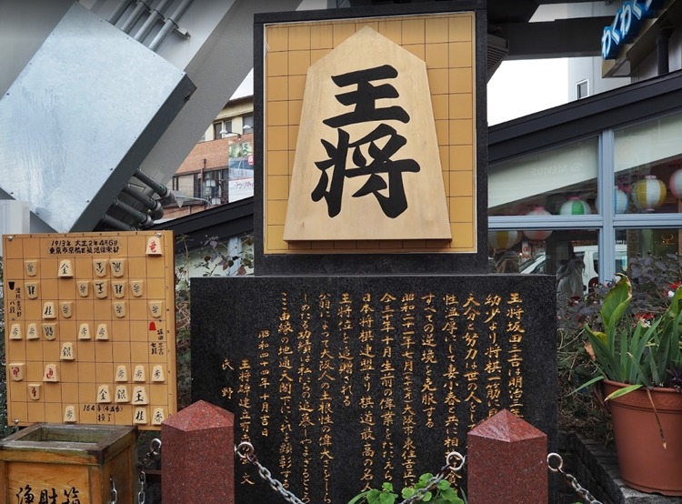 大阪市浪速区の時計店は大きな店舗が多い