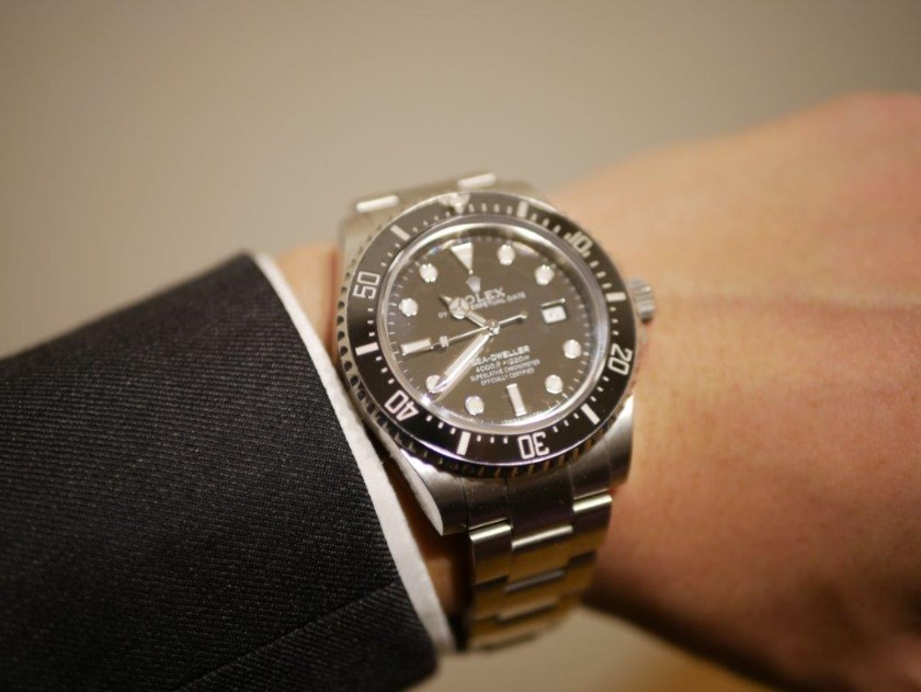 ロレックス"シードゥエラー4000"は買取のタイミングを考えて依頼！