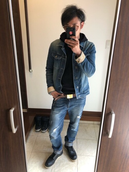 コーデ2：ブルー×黒パーカー