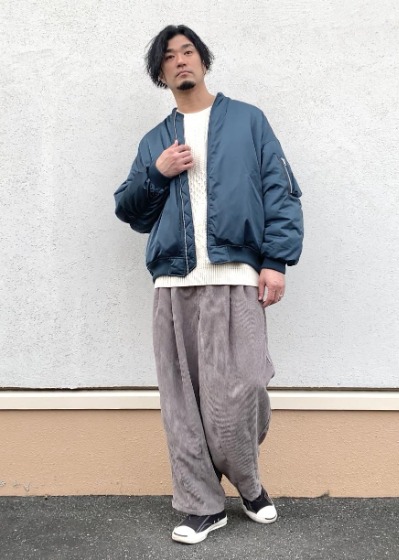 コーデ6：ネイビー×オフホワイトニット