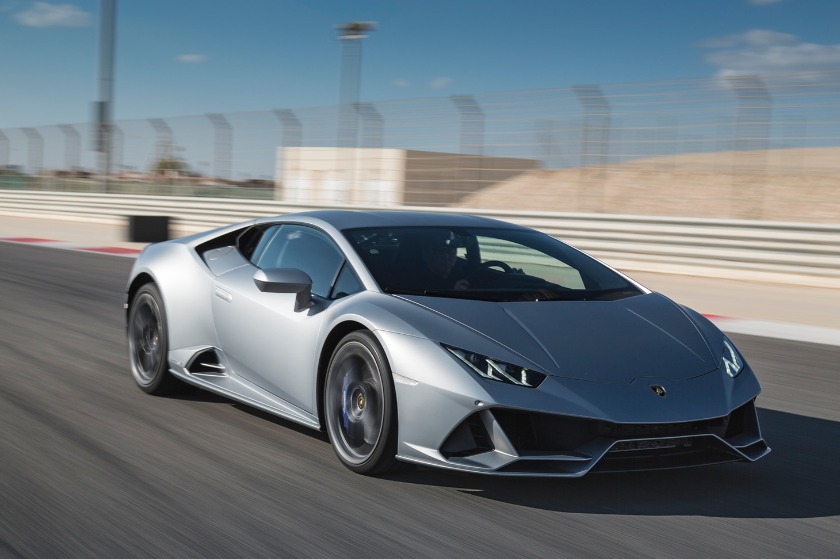 ランボルギーニのマシン「ウラカン」モチーフのデザイン