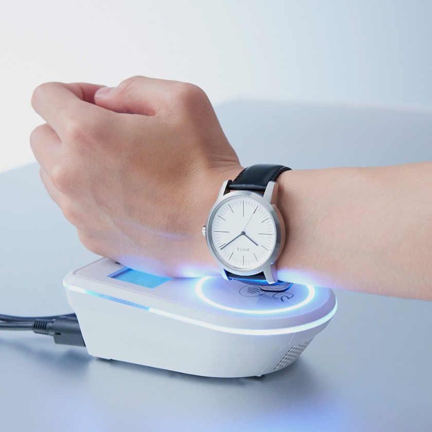 ①電子マネー＆Suica搭載