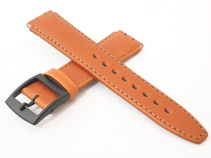 ②ベルトをケースに重ねる