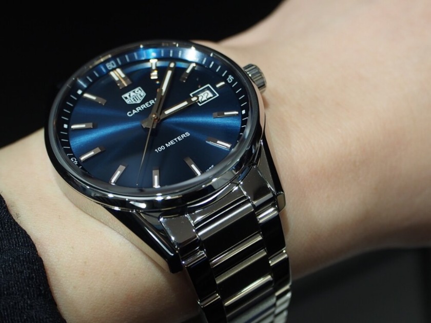 タグホイヤーのカレラクォーツは上品なデザインが魅力