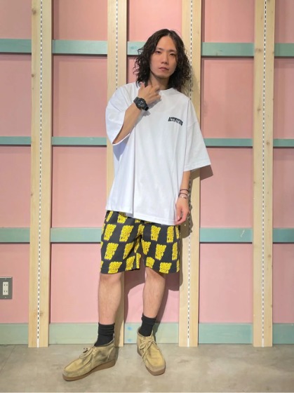 オーバーサイズTシャツ×ショートパンツ