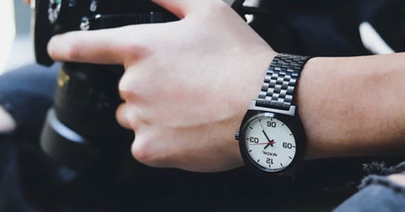 ニクソンの電池交換は大阪の信頼できる修理店で